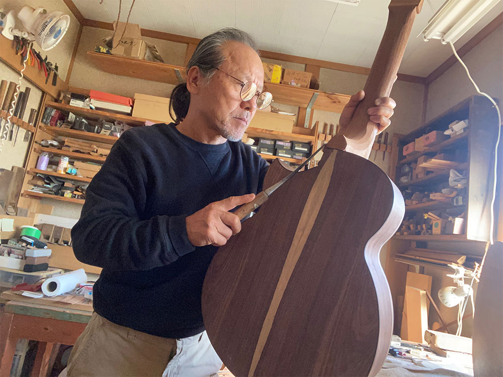 Luthier Yasunori Hiramitsu (Aichi, Japan)